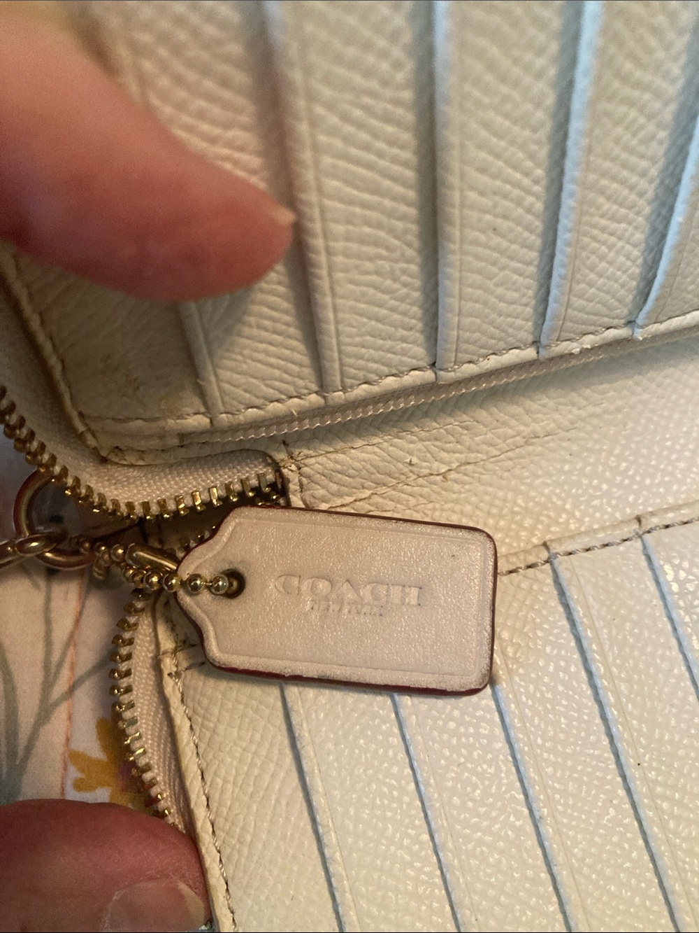 Coach Ivory Patent Leather Wristlet Wallet perfect for Falπ¦βπ₯π¦βπ₯πππ»π»ππ - Picture 9 of 10